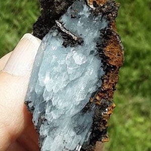 BLUE BARITE SPECIMEN With limonite and manganese oxide image 1