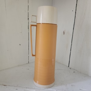 Large Vintage Thermos King Seeley 24F Yellow Vacuum Bottle 32 oz - Quart Size