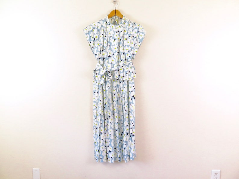 60s Vintage Blue Floral Cropped Wrap Short Sleeve Top and Skirt Set in Women/'s Size 4 with a 28 inch waist