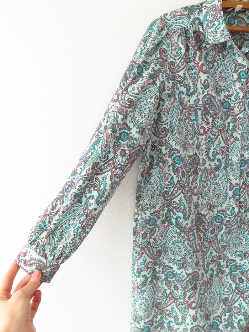 Paisley Blue Size 14: A pretty long sleeve light weight gathered shoulder collared shirt dress with a 42 waist 80s Era Vintage Dress
