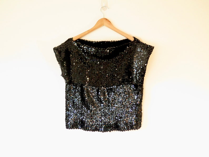 stretch waist 80s Era Vintage Sequin Black Short Sleeve Top in Women/'s Estimated Size Medium with a 36 inch