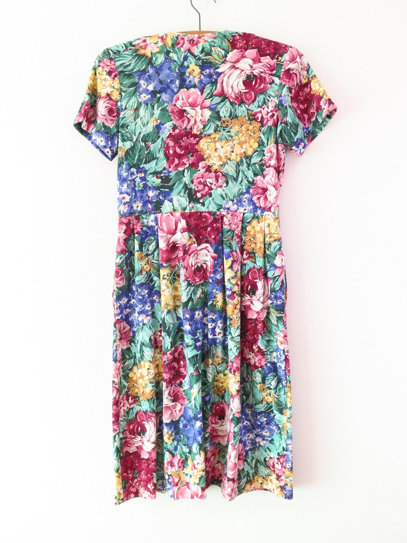 Vintage Dress 80s Era Floral Day Dress Size 4 Petite: A cute button front gathered skirt t shirt knit dress with pockets and a 28 waist