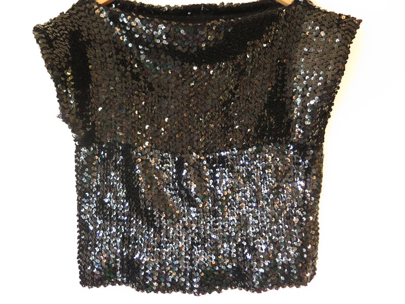 stretch waist 80s Era Vintage Sequin Black Short Sleeve Top in Women/'s Estimated Size Medium with a 36 inch