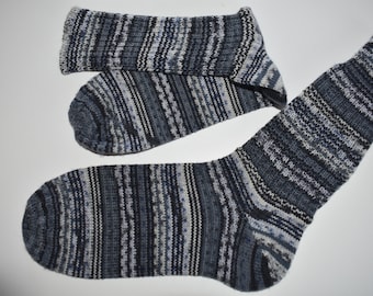 41/42 Gestrickte Socken Wollsocken Stricksocken Haussocken warme Socks Strümpfe Geschenk grau mit blau*