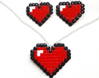 【NIROSERENDIPITY】RED HEART BEADS PERAL NECKLACE▲ILLIT着用 NIROSERENDIPITY】RED HEART BEADS PERAL NECKLACE△ILLIT着用
