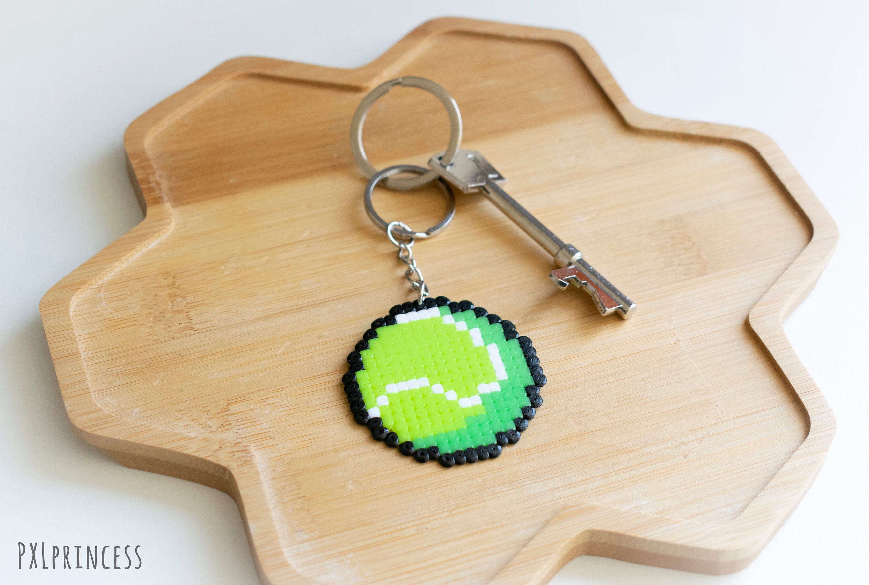 Tennis-Basketball-Fußball-Fußball-Schlüsselanhänger Pixel-Art Fußball ...