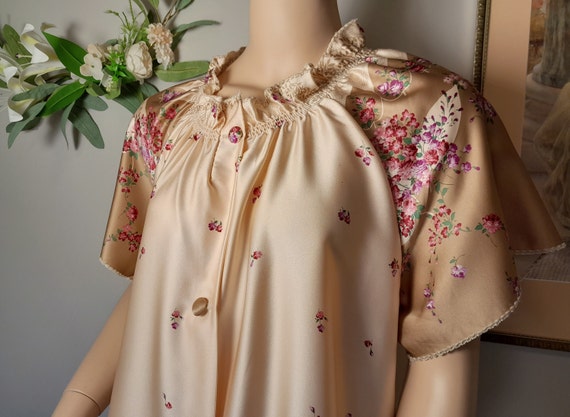 Vintage 1960's Japanese Floral Silky Dressing Gow… - image 1