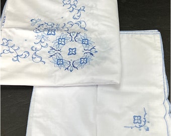 Vintage 70s Embroidered Tablecloth 6 Napkins Set Blue White 42 x 42" NOS