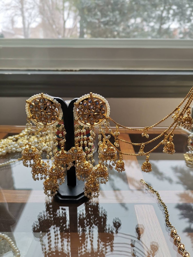 Jhumki Earrings with Saharey!