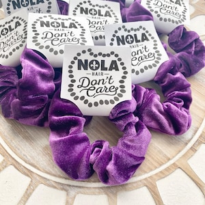 NOLA Hair Don't Care Velvet Scrunchie: Möhippa från New Orleans Purple