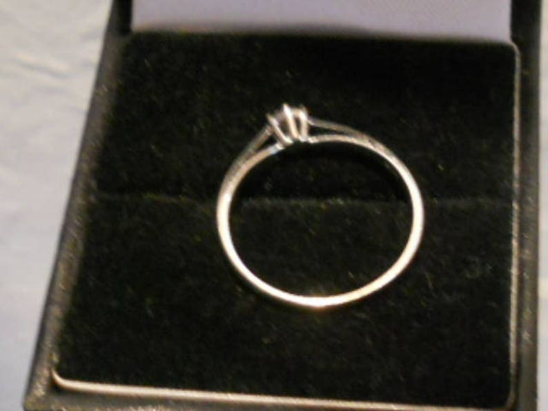 9ct White Gold Diamond ring