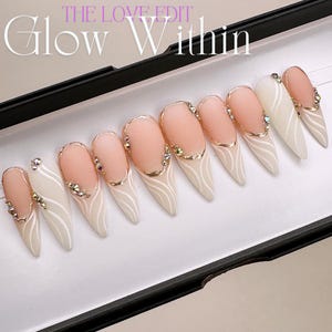 Fatto a mano - LOVE EDIT - Glow Within White French Swirl / Unghie finte / Unghie finte / Unghie con colla / Unghie da sposa / Il
