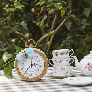 Alice in Wonderland Clock Favor Boxes: Birthday Party Table Decoration (6pcs)
