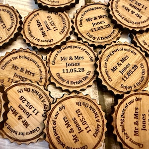 Fichas para bebidas personalizadas sostenibles hechas de roble para tapas de botellas, regalos para eventos, bodas, círculos, fiestas, celebraciones, madera, Sr. y Sra., rústico, lujo único
