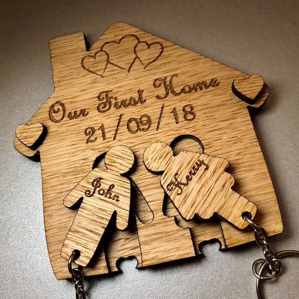 Gepersonaliseerde eik Onze eerste huissleutelhanger Wandhouder Plaque House Warming Houten