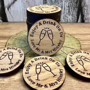 Fichas de bebida de roble personalizadas, regalos de boda, círculos, celebración de fiestas, copas de champán de madera, disfrute de una bebida por nuestra cuenta, rústicas, únicas