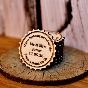 Fichas para bebidas con tapa de botella de abedul personalizadas y sostenibles para eventos, bodas, regalos, círculos, fiestas, celebraciones, madera, Sr. y Sra.