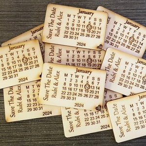 Tamaño personalizado de la tarjeta de crédito Save the Date. Calendario de invitaciones de boda