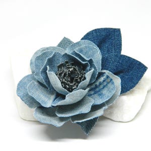 Recycled Jeans Blue Flower Brooch, Textile Brooch, Denim Flower, Denim Fabric Flower Pin, Upcycled Denim, Recycled Flower, Small Flower Pin
