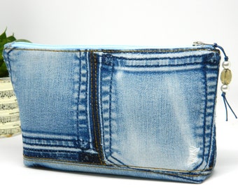 Custodia da viaggio con cerniera in denim riciclato, custodia da toilette in tessuto fatto a mano, borsa patchwork in denim, borsa per trucco casual in jeans, borsa per cosmetici in denim