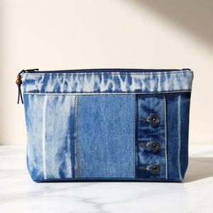 Monedero de mezclilla reciclada hecho a mano con cremallera, bolsa de patchwork de mezclilla, neceser de jeans, neceser informal de mezclilla, cartera de viaje de mezclilla con cremallera