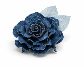 Broche de rosa feito à mão com jeans reciclado, corsage têxtil, flor de jeans