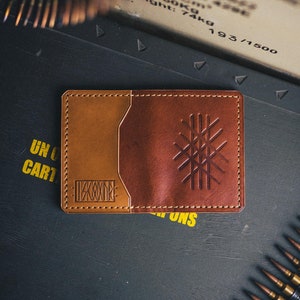 Cartera minimalista de cuero / Viking Web of Wyrd / Tarjetero / Regalo personalizado / Hecho a mano en Ucrania