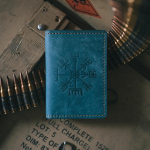 Funda de cuero para pasaporte Vegvisir, Viking y North, azul