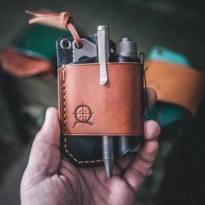 EDC ポケット レザー スモール オーガナイザー Spyderco | 4 つのツール | ナイフ、懐中電灯、バール、ペン用