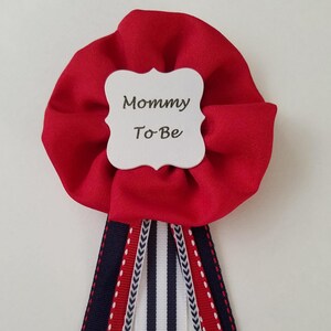 Pin de lazo rojo y azul marino con la frase Nautical Ahoy It a Boy Mommy to Be, prendedor para baby shower