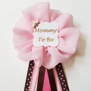 Pin de lunares rosas y marrones para futura mamá, broche de cinta para baby shower, ramillete