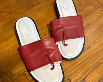 Czerwone skórzane sandały Tods z japonkami, włoskie klapki vintage, płaskie pantofle z pętelkami