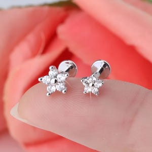 Flower Flatback Earrings, Dainty Helix Earring, Screw Back Earring,Flower Cartilage Stud Earring, Piercing Jewellery, Floral Stud Tragus Eva