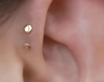 Pendiente minimalista de labret plano de 16 g / Pendiente liso pulido para tragus / Piercing de cartílago hélix con rosca interna / Oro Plata 6 mm 8 mm