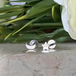 Labret Star Moon – Dainty Flatback Stud, Cartilage Piercing Jewelry, Helix Tragus Stud, Internally Threaded, Tiny Ear Piercing