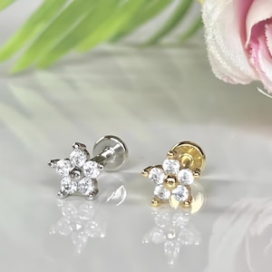 Tragus Stud Earring, Dainty Flat Back Earring, Helix Piercing, Stud Earring, Cartilage Piercing, Body Jewelry, Labret Stud Flower Bora Ball