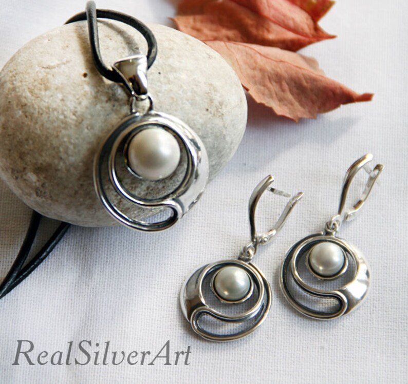 Silver jewelry set Pearl jewelry Silver earrings Silver pendant Bridal jewelry set Gentle spirit Circle earrings dangle Gift women