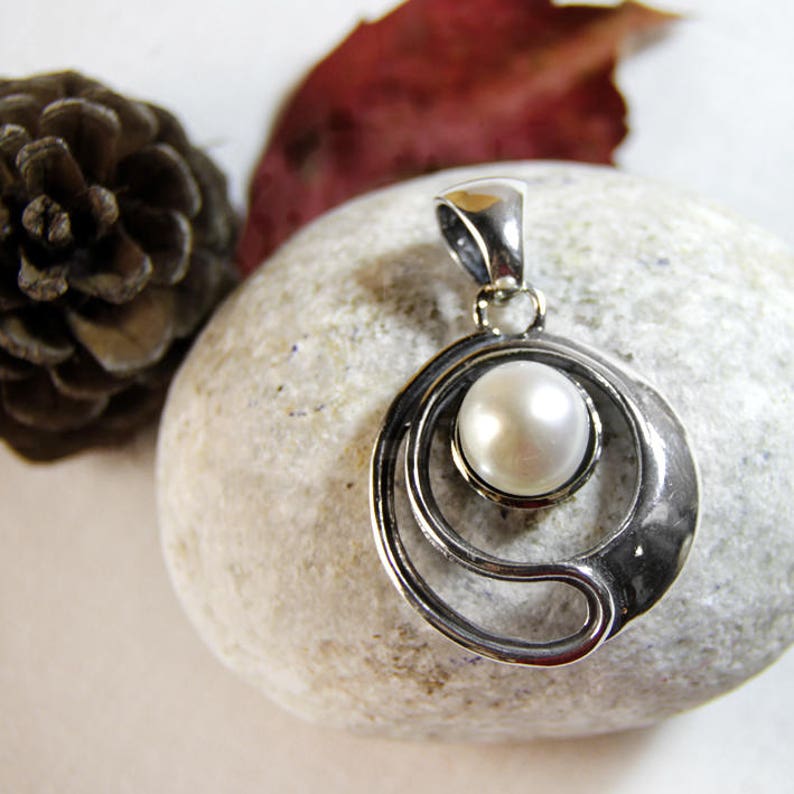 Silver jewelry set Pearl jewelry Silver earrings Silver pendant Bridal jewelry set Gentle spirit Circle earrings dangle Gift women