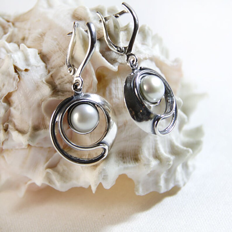 Silver jewelry set Pearl jewelry Silver earrings Silver pendant Bridal jewelry set Gentle spirit Circle earrings dangle Gift women