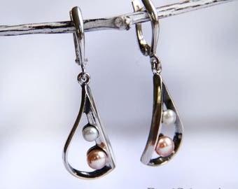 Sterling silver earrings/ White and cream pearls earrings/ Drop earrings/ Pearl earrings/ Silver jewelry/ Freshwater pearls/ Women jewellery