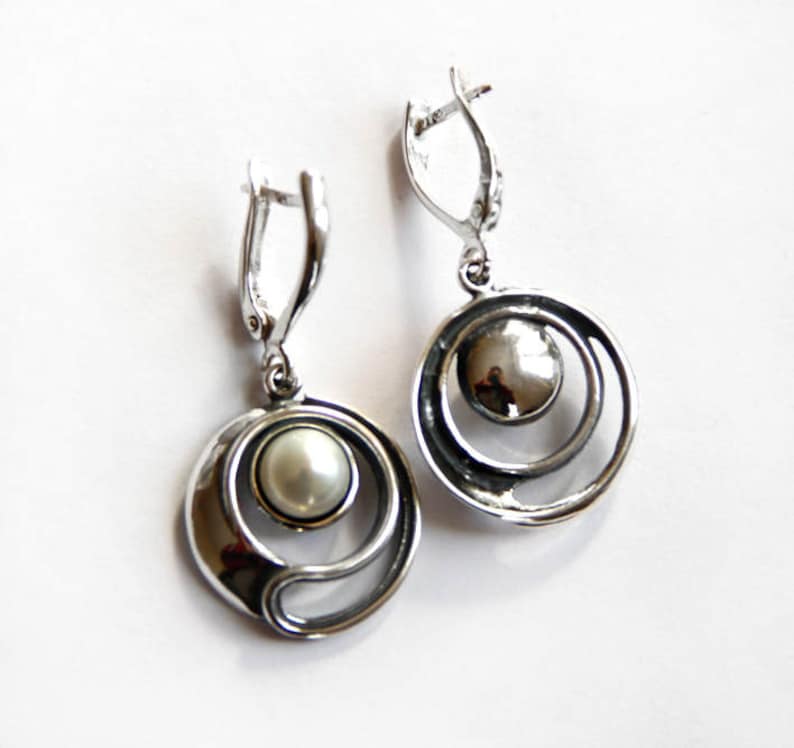 Silver jewelry set Pearl jewelry Silver earrings Silver pendant Bridal jewelry set Gentle spirit Circle earrings dangle Gift women