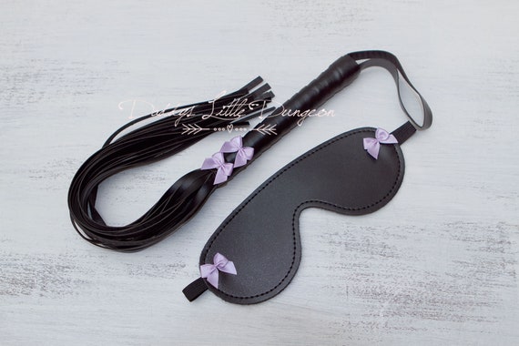 sex toys whip Intimate Red & Black Leather Flirt Whip S&M & BONDAGE Sex Toy main image 1