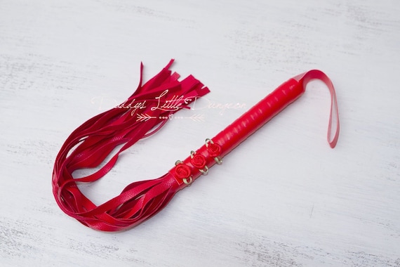 Se BDSM Peitsche - Rote Rose Bondage Flogger - Einschlagspielzeug zum  Auspeitschen, Spanking, Auspeitschen - Kinky Sexspielzeug, Fetisch  Ausrstung, Sub, Sissy -reif - Etsy.de