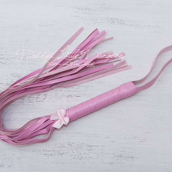 DDLG Hübsche Pink BDSM Bondage Peitsche Flogger Bows Submissive Girly Sub Daddys Little Girl Kawaii ABDL Sissy Master Kinky Fetisch Freak reif