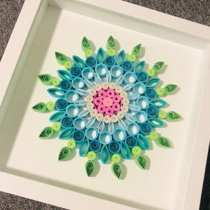 Mandala Quilled Paper Artwork - Regalo personalizzato unico - Arte murale - Decorazione murale - Fatto a mano - Per lei - Per lui - Matrimonio - Decorazione per la casa