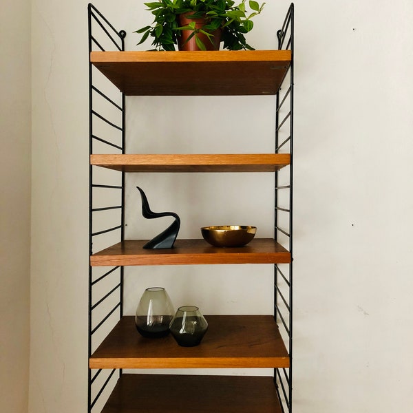 String Shelf Bokhyllan "The ladder shelf" Teak wall unit Nisse & Katja Strinning, Sweden 50s
