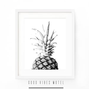 Pineapple Modern Minimalist Print, Black and White Pineapple Art Print, Tropical Fruit Art, Monochrome Art Print, Pineapple Photo