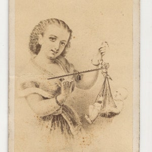Vintage 1800 CDV tarjeta de ilustración de la mujer sosteniendo bebé en la escala "Sólo nueve libras"/ mujer pesando bebé