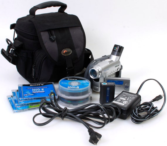 Sony DSC-DVD201 Handycam W/ Dvd-rs, Battery, Charger, Case Sony DSC-DVD201 Handycam W/ Dvd-rs, Battery, Charger, Case