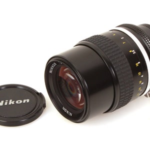 Nikon Nikkor 135mm f/3.5 Nikon F 35mm Film Camera Lens w/ Caps